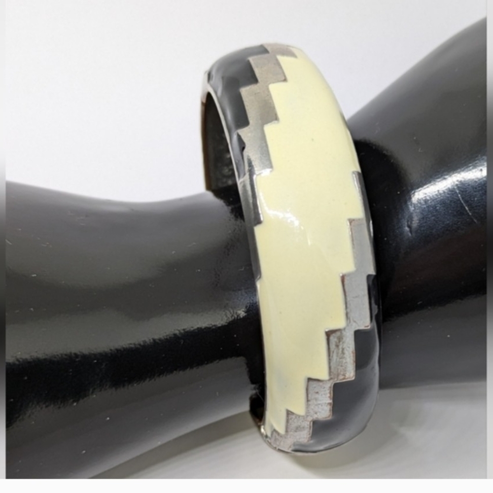 Vintage Hinged Bangle Cuff Bracelet Black & Cream Zigzag Silver Tone Bohemian